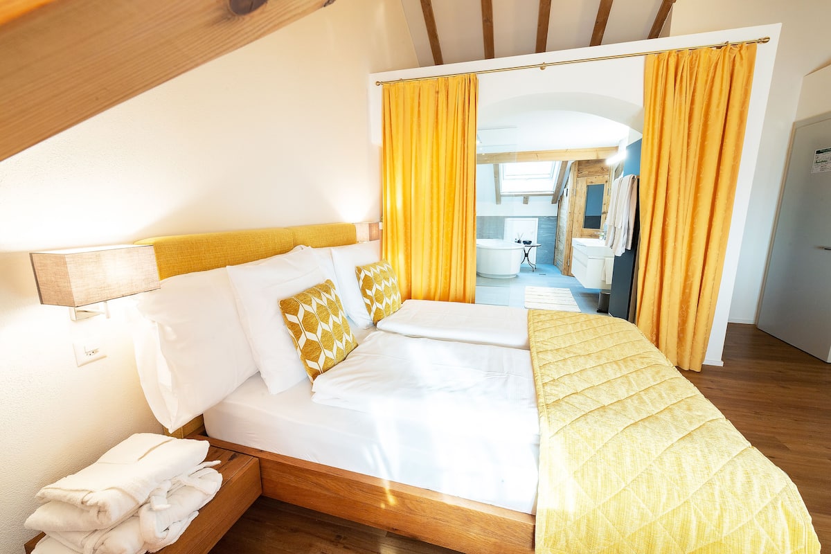 suite | 2 bedrooms, premium bedding, desk, blackout curtains