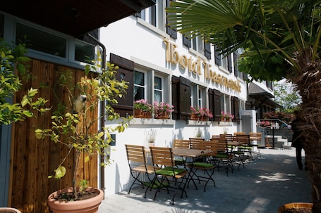 Lunch and dinner served, Regional cuisine