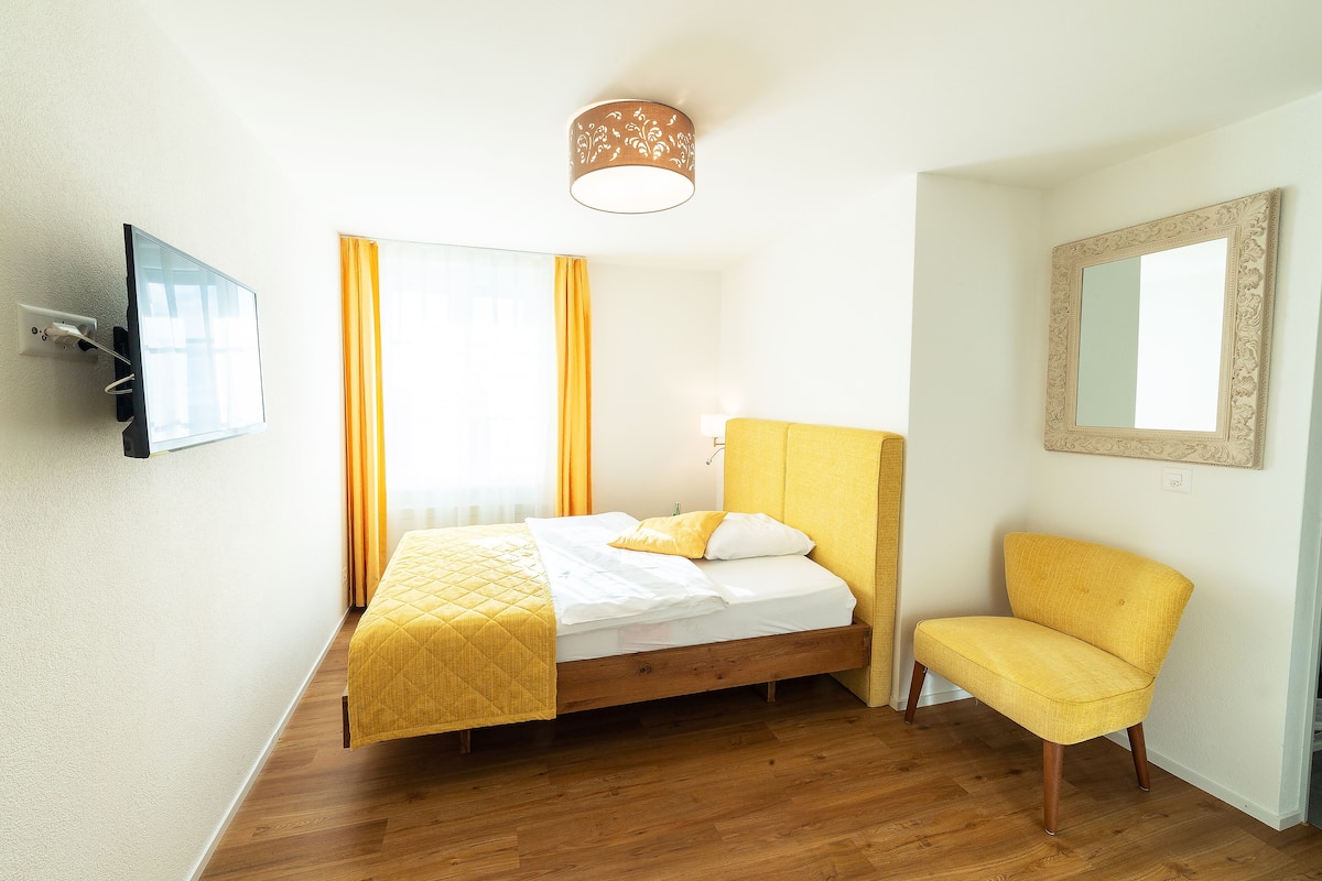 Ropa de cama de alta calidad, escritorio y cortinas blackout 