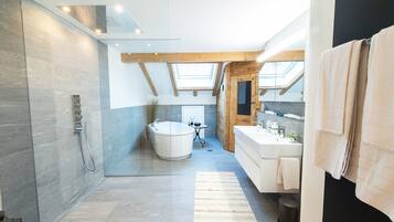 Suite | Bathroom
