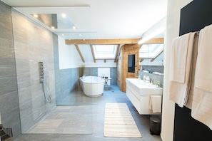 Suite | Bathroom | Free toiletries, hair dryer, towels - Landgasthof Hasenstrick (Duernten)