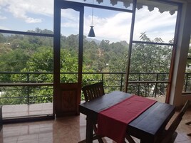 供应早餐（每人 USD 2.81）