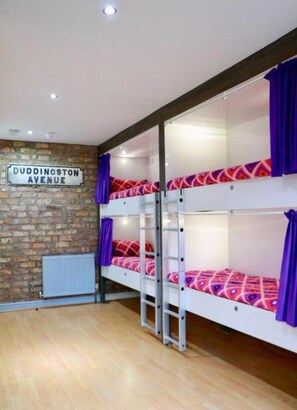 Soundproofing, iron/ironing board, free WiFi, bed sheets - The Liverpool Pod - Hostel (Liverpool)