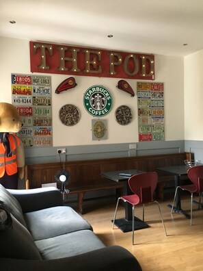 Lounge - The Liverpool Pod - Hostel (Liverpool)