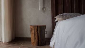 Quadruple Room, Accessible | Desk, blackout drapes, soundproofing, rollaway beds