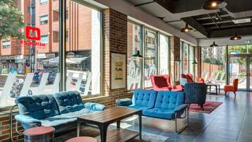 Lobby lounge
