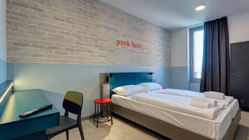 Desk, soundproofing, iron/ironing board, free WiFi