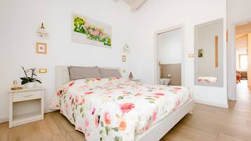 Design-Doppelzimmer, mit Bad, Bergblick | 1 Schlafzimmer, hochwertige Bettwaren, Schreibtisch