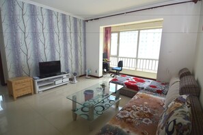 Suite, 2 Schlafzimmer | Wohnzimmer | Fernseher