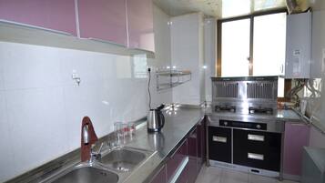 Suite, 2 Schlafzimmer | Eigene Kochnische | Kühlschrank, Herdplatte, Reiskocher, Kochgeschirr/Geschirr/Besteck
