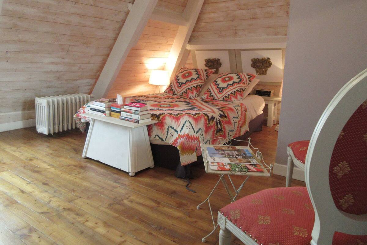 Quadruple Room (Dahlia) | Soundproofing, iron/ironing board (on request), individually decorated