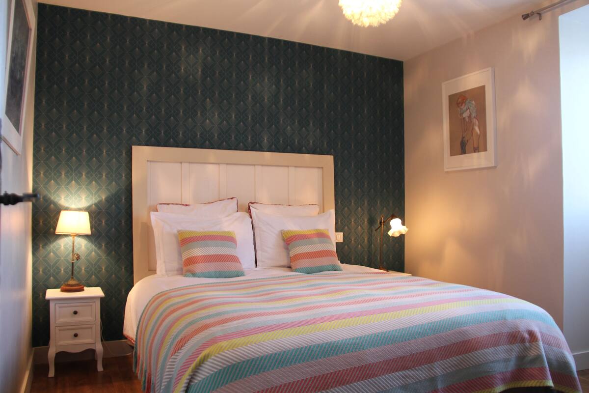 Suite (Camelia) | Soundproofing, iron/ironing board (on request), individually decorated