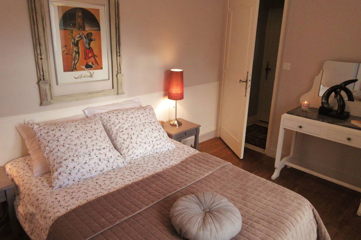 Double Room (Ixia) | Soundproofing, iron/ironing board (on request), individually decorated