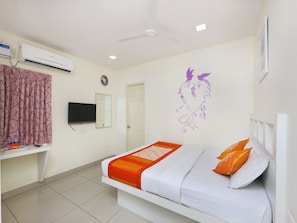 Chambre Standard Double ou avec lits jumeaux, 1 grand lit, fumeur