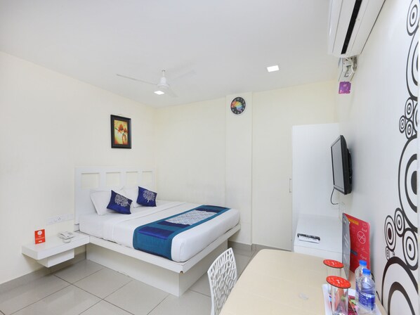 Chambre Standard Double ou avec lits jumeaux, 1 grand lit, fumeur