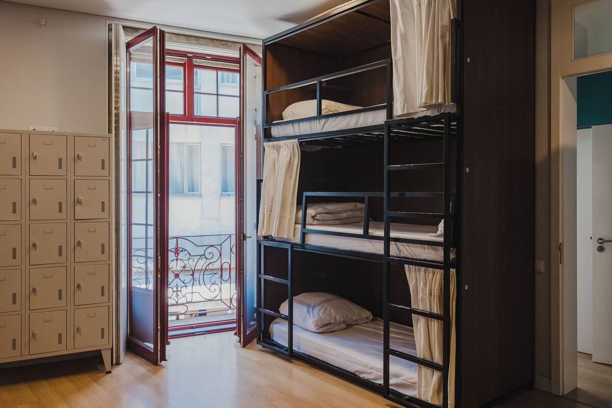 Bed in 15-Bed Dormitory Room | 免费 WiFi、床单