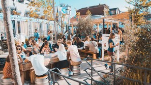 Outdoor dining - Selina Porto (Porto)