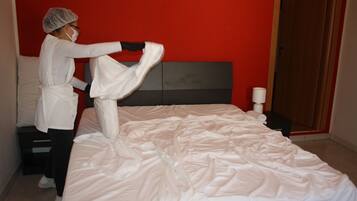 Standard Double Room | Minibar, in-room safe, desk, cribs/infant beds