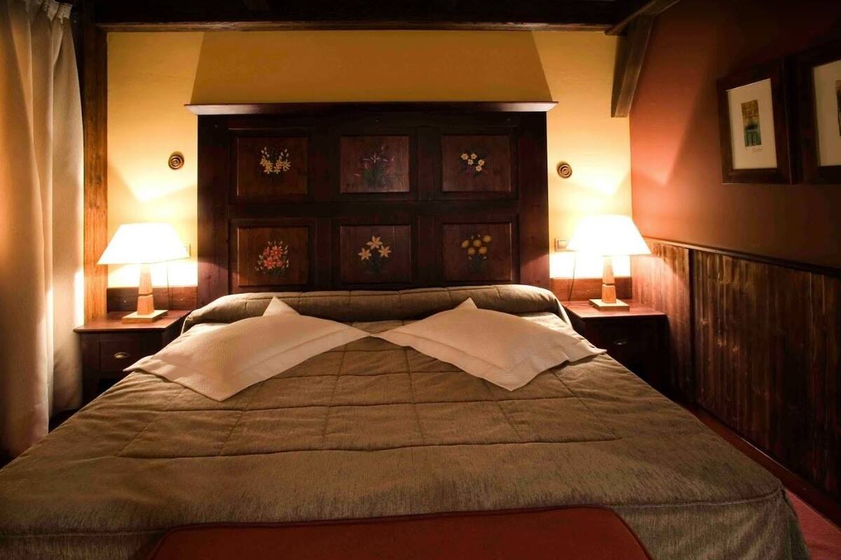 superior double room | desk, free wifi, bed sheets