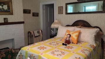 Double Room | Individually decorated, individually furnished, iron/ironing board