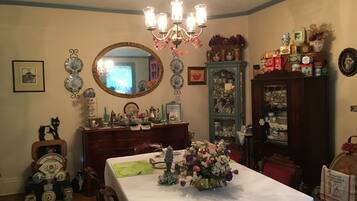 Petit déjeuner complet compris tous les jours