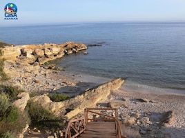 Una spiaggia nelle vicinanze, sabbia bianca