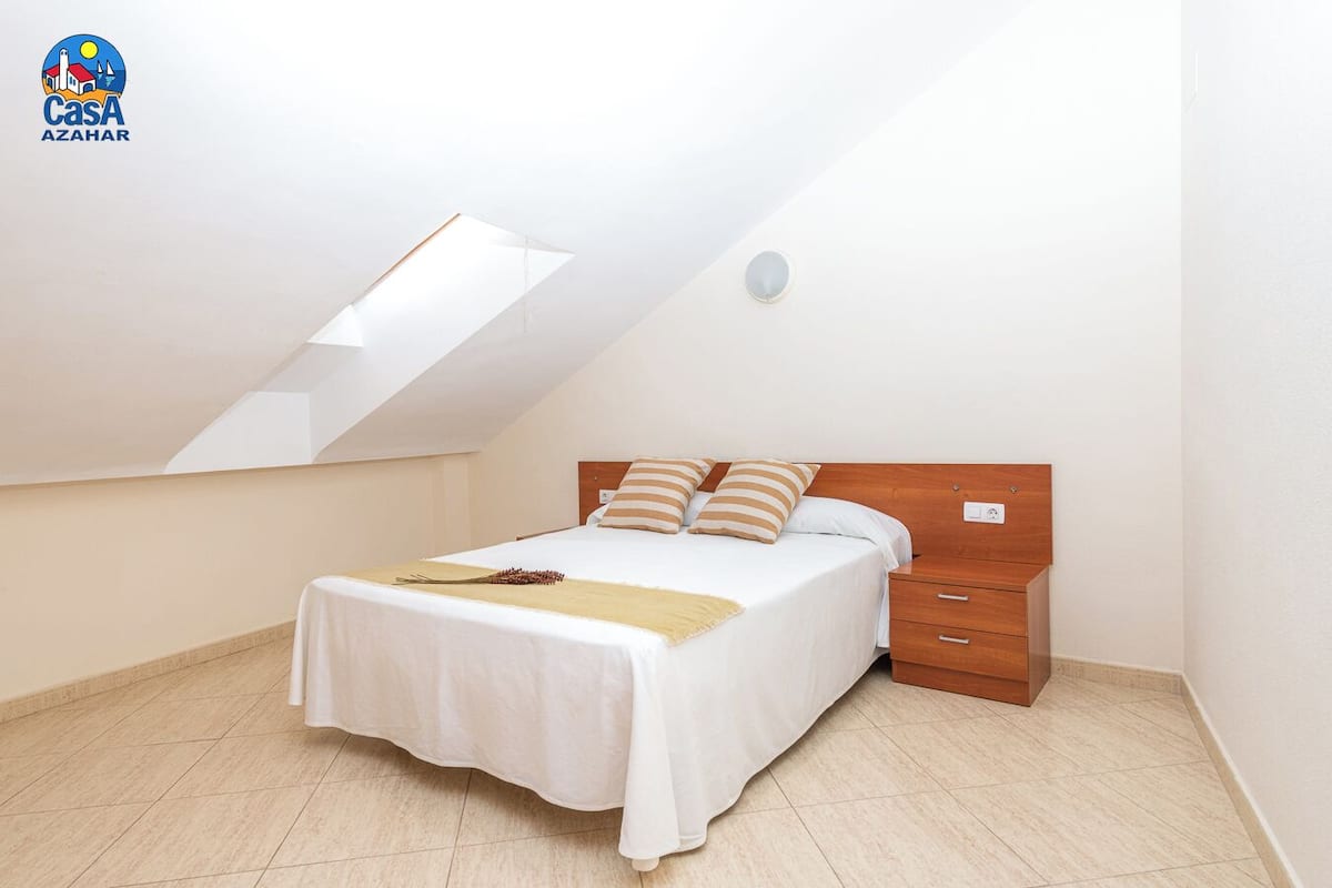 Iron/ironing board, WiFi (free)