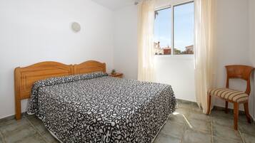 Standaard appartement, 2 slaapkamers | Een strijkplank/strijkijzer, gratis wifi