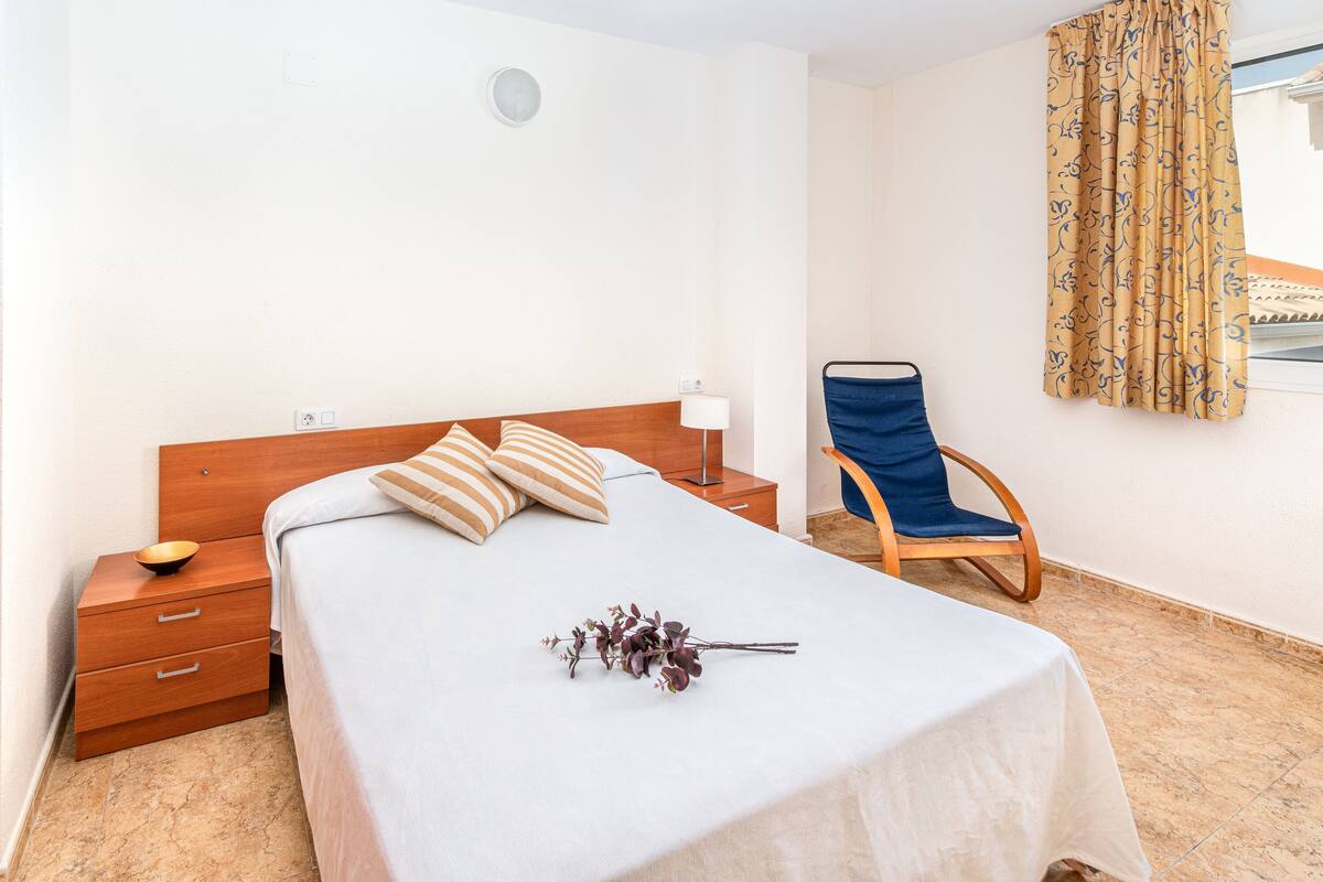Apartament estàndard, 3 dormitoris | Planxa i posts de planxar i wifi gratuïta 