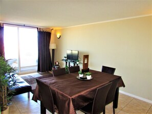 Apartment, 2 Bedrooms, Private Bathroom | Living room