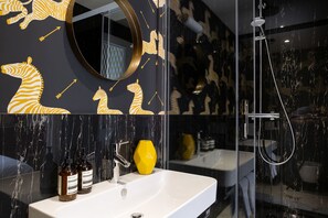 Suite – executive | Bad | Toalettartikler (inkludert), hårføner, badekåper og bidé