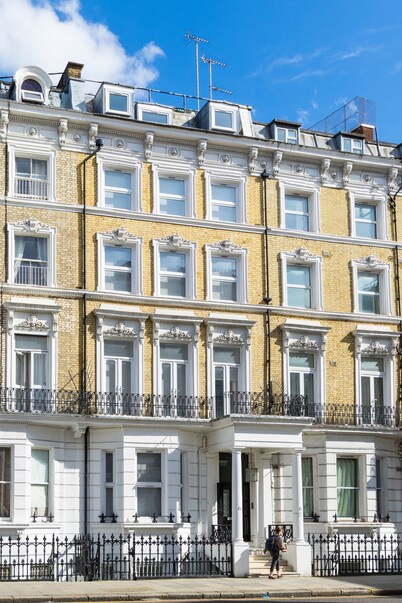 The Knaresborough by Aura Collection