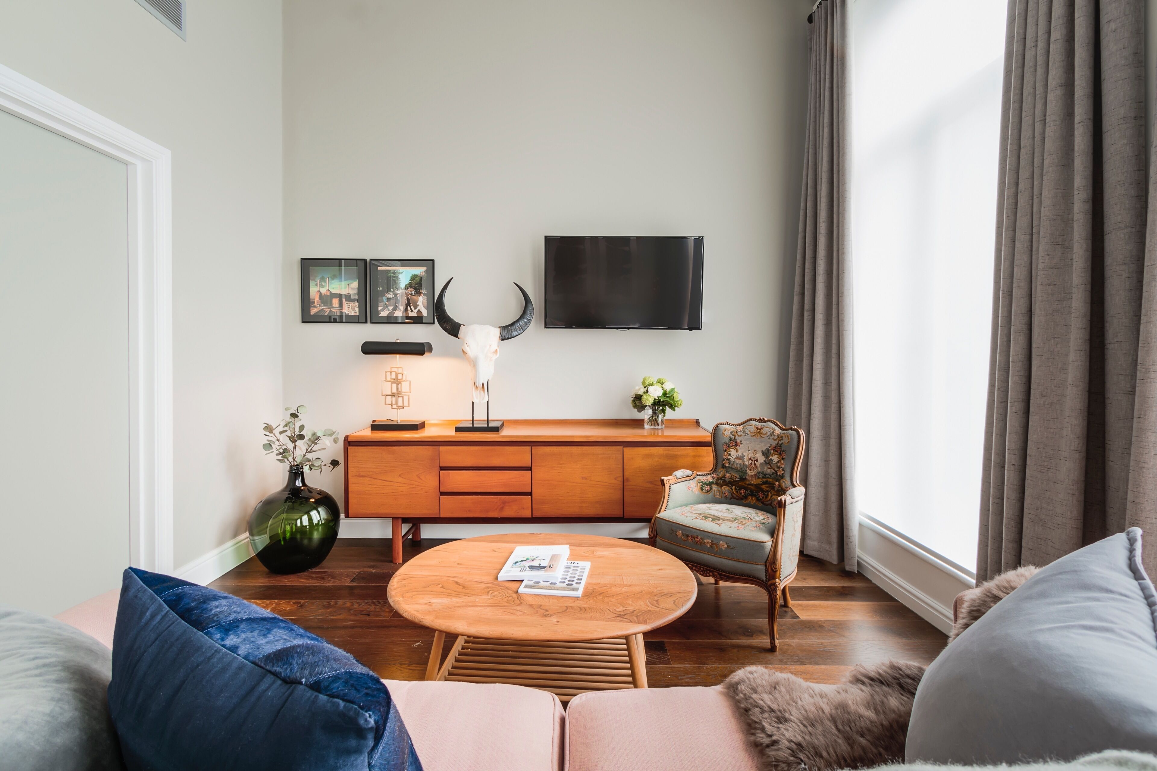 Deluxe-studio | Silitysrauta/-lauta, ilmainen Wi-Fi, vuodevaatteet