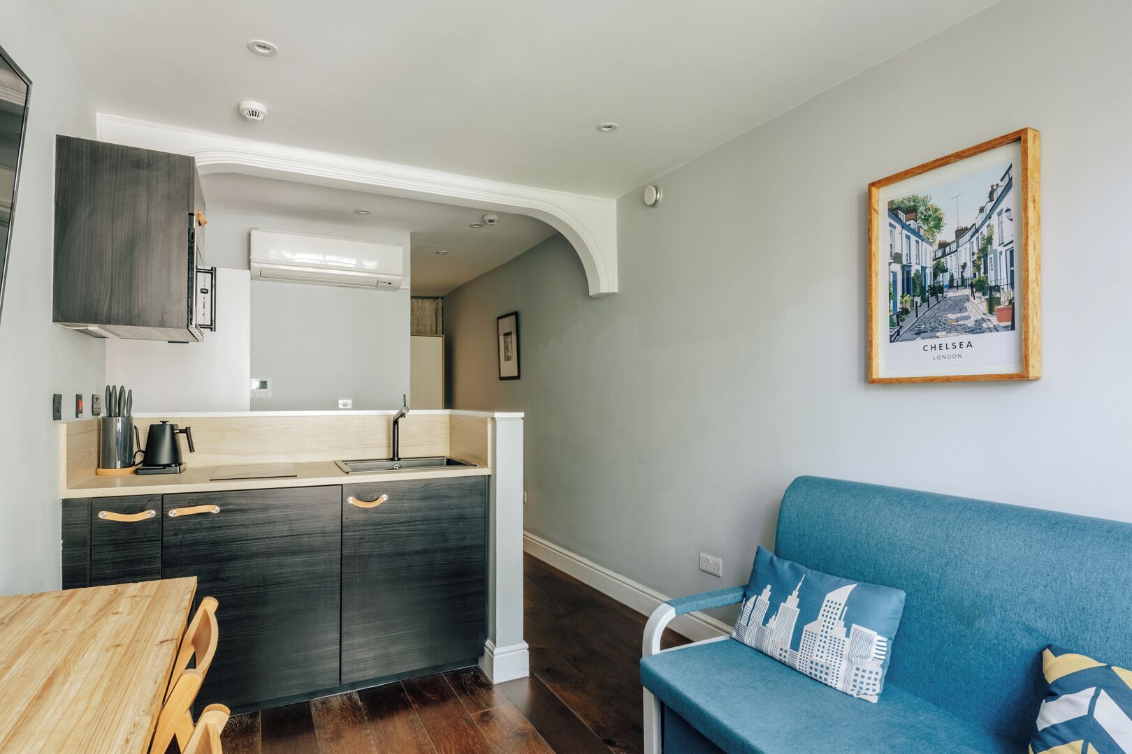 Apartment | Living area | Flat-screen TV