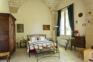 Habitación doble | Decoración individual, mobiliario individual, escritorio