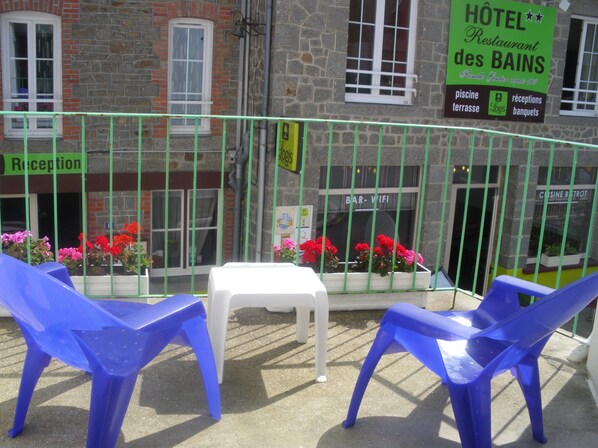 Chambre Triple, terrasse | Terrasse/Patio