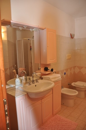 Quadruple Room, Non Smoking, Pool View | Bathroom | Shower, free toiletries, hair dryer, bidet