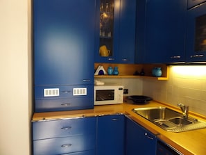Villa, 2 Bedrooms, Patio | Private kitchen - Villa delle Sirene (Garda)