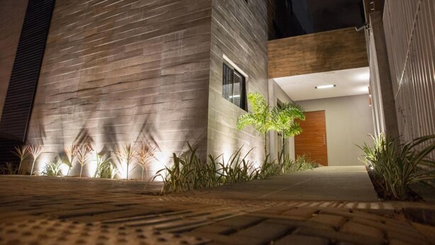 A modern building with a brick facade and a wooden door. - Amenit Hotel (Maceió)