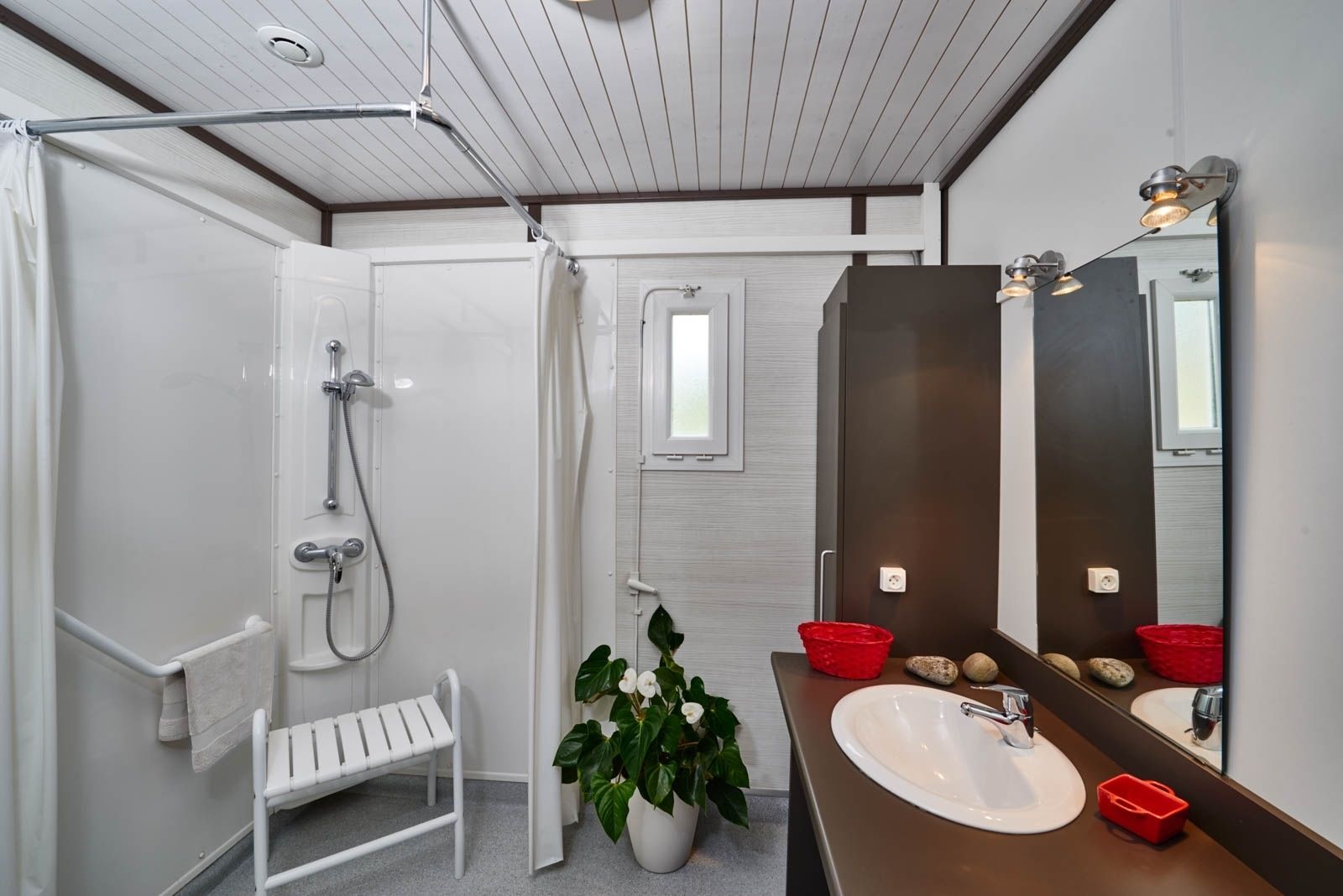 Chalet, Accessible (Ty Pierrot) | Bathroom