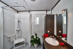 Chalet, Accessible (Ty Pierrot) | Bilik Mandi