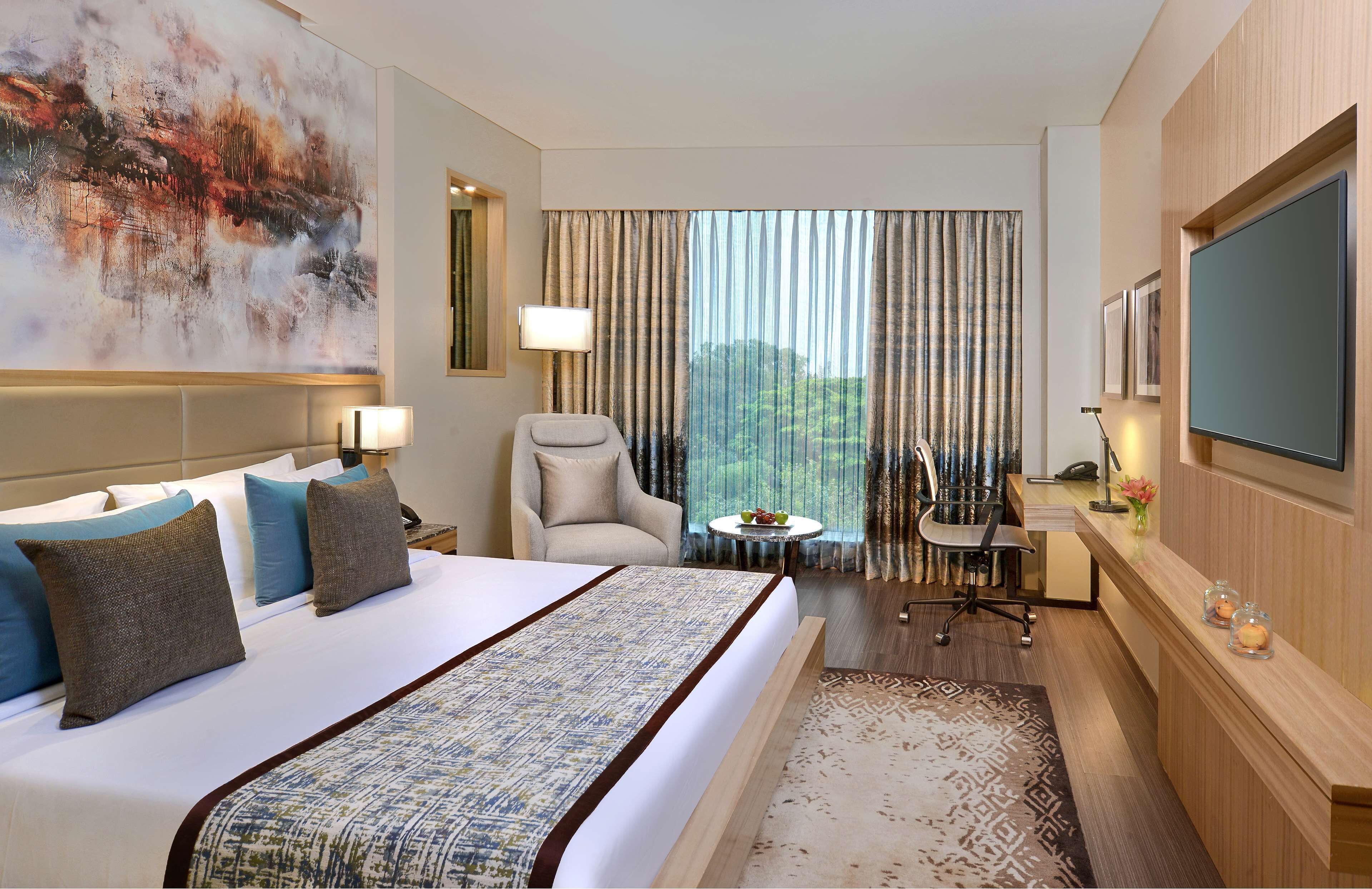 minibar, in-room safe, desk, laptop workspace