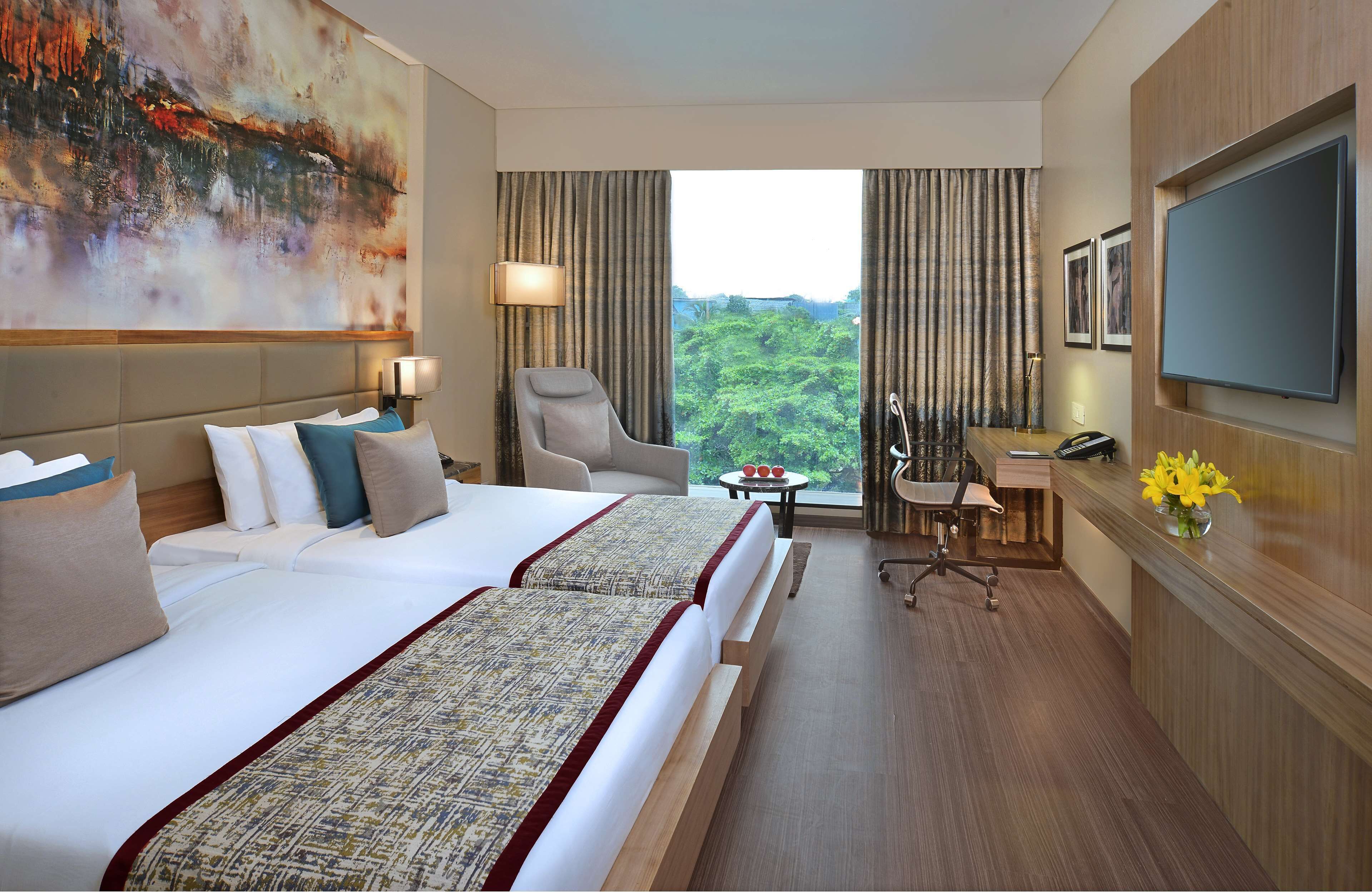 minibar, in-room safe, desk, laptop workspace