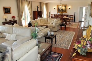 Luxury Villa, 5 Bedrooms, Private Pool, Ocean View | Interior