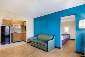 In-room safe, desk, blackout curtains, iron/ironing board - 1 Life Studio and Suites (Evansville)