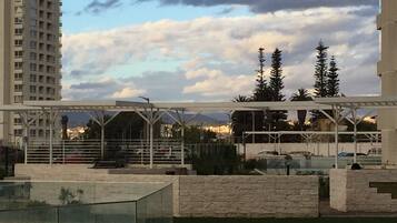 مواقف سيارات مجانية