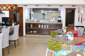 Free daily continental breakfast