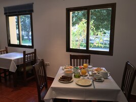 Café da manhã continental grátis todos os dias