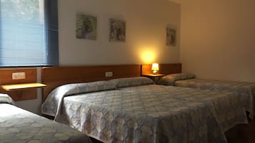 Family Room, 1 Bedroom (no pets allowed) | Gratis babybedden, gratis wifi, beddengoed