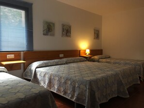Family Room, 1 Bedroom (no pets allowed) | Free cribs/infant beds, free WiFi, bed sheets - B&B Yeguada la parrilla (El Escorial)